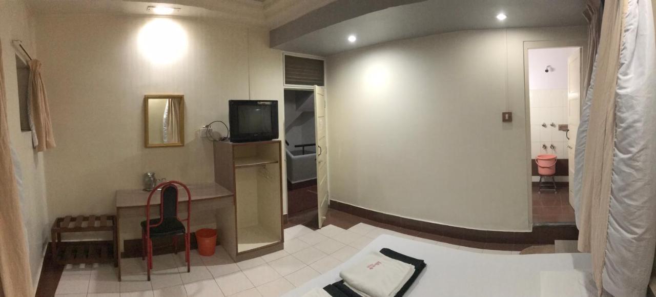 Hotel Satkar Cafeteria Белгаум Экстерьер фото