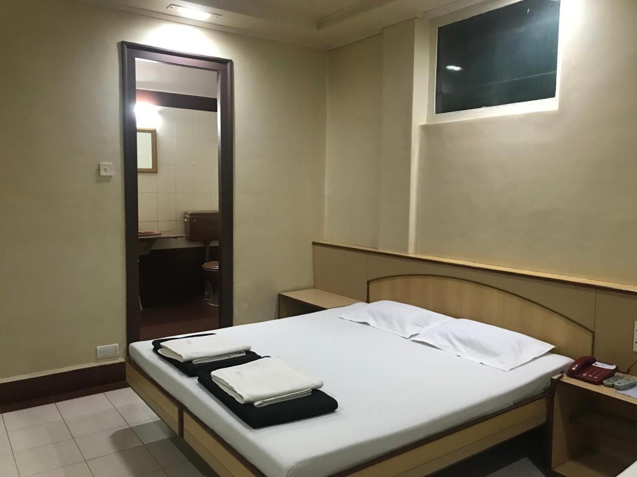 Hotel Satkar Cafeteria Белгаум Экстерьер фото