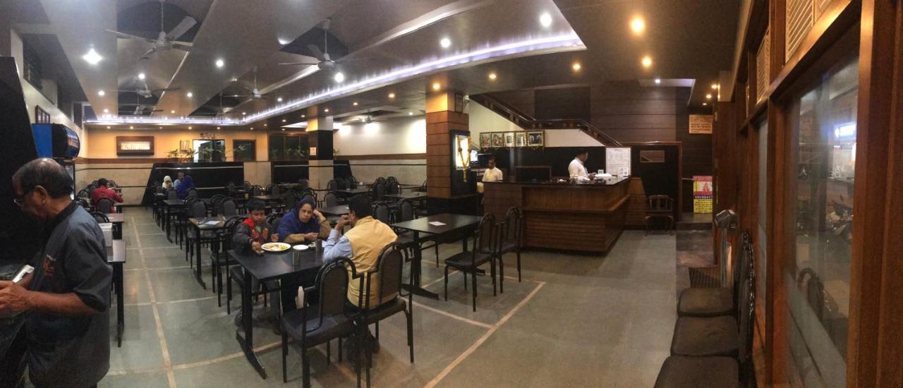 Hotel Satkar Cafeteria Белгаум Экстерьер фото