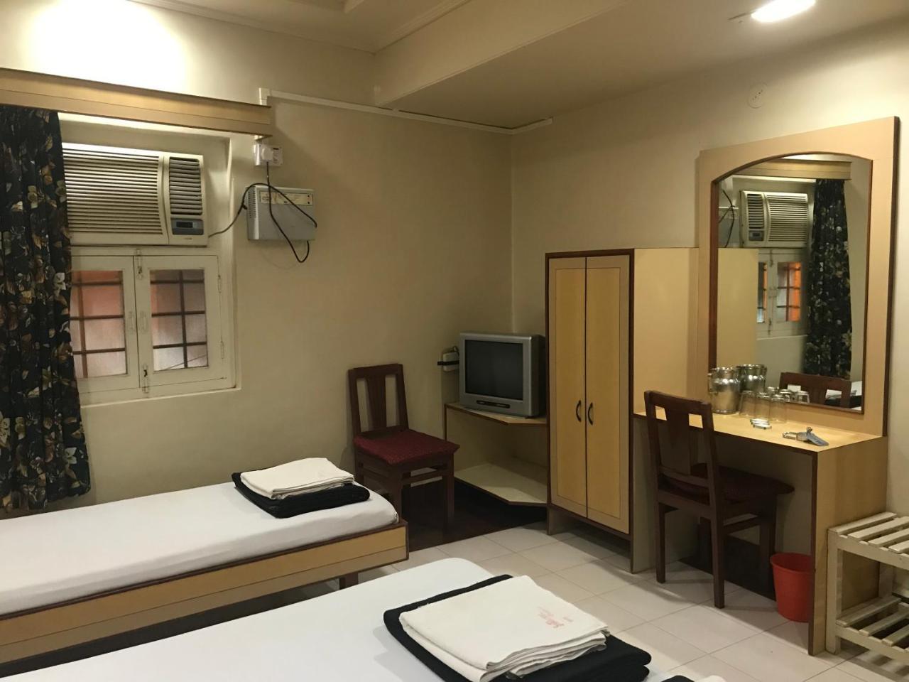 Hotel Satkar Cafeteria Белгаум Экстерьер фото