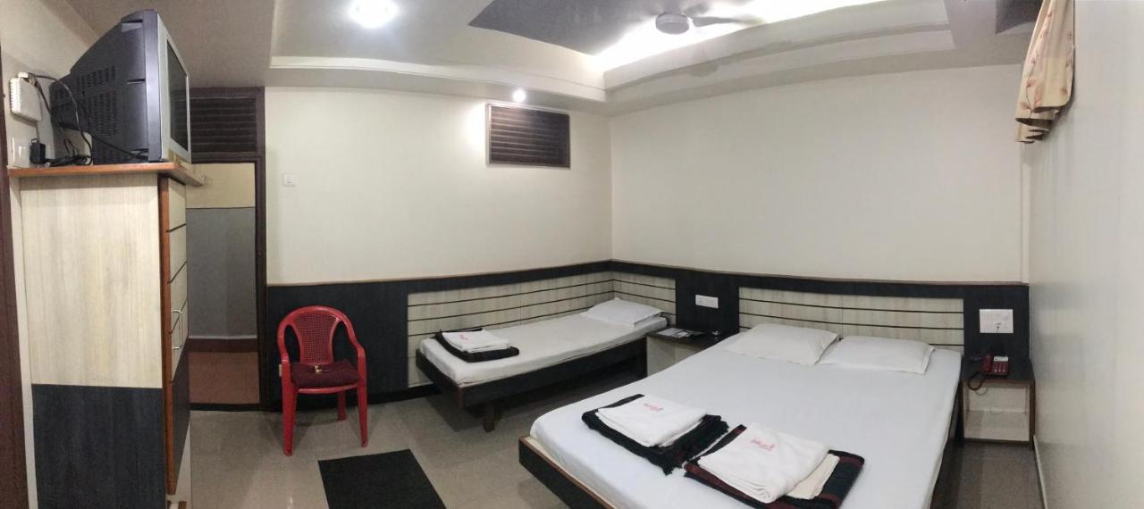 Hotel Satkar Cafeteria Белгаум Экстерьер фото